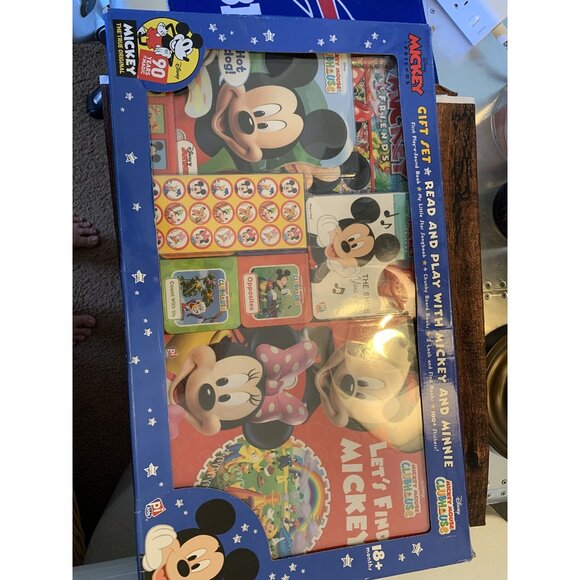 Disney Mickey & Minnie Read & Play Gift Set With Books Games & Stickers For Ages - Picture 1 of 9